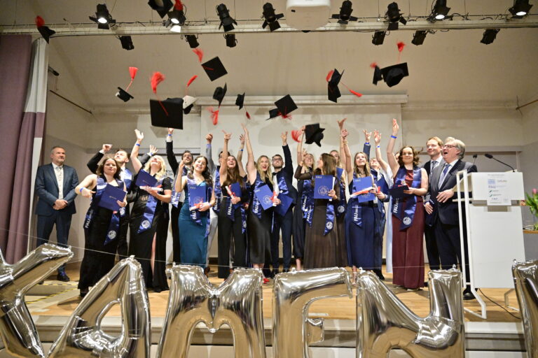 Erster Jahrgang des Medizincampus Oberfranken schließt erfolgreich ab